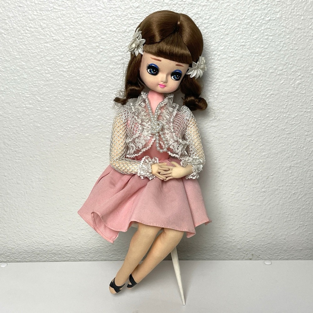 Vintage Kawaii Doll Bradley Big Eye 17" Sitting on Stool Pink Lace Pearls Japan
